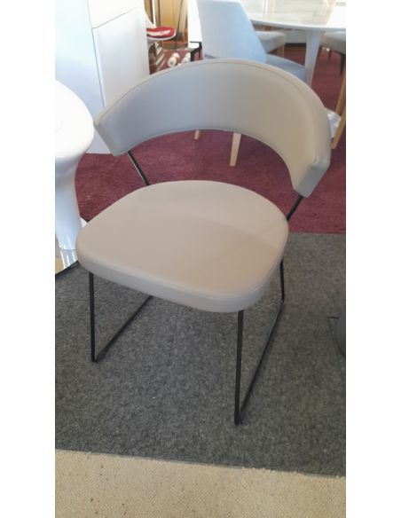 Déstockage Chaise rembourrée à piétement luge NEW YORK CB1022-SK, piètement P15 noir opaque, assise S95 Skuba grège