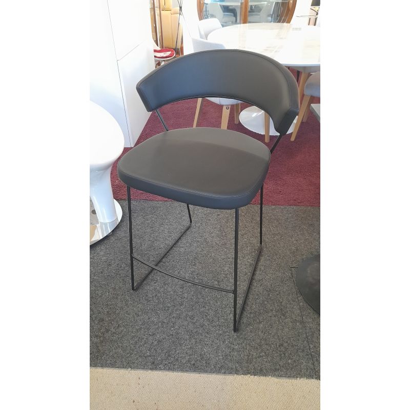 Déstockage Tabouret rembourré à piétement luge CB1087-SK, piétement P15 noir opaque, assise S93 Skuba noir