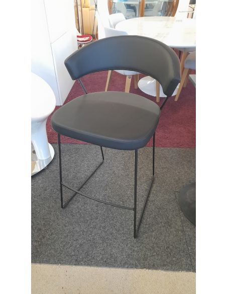 Déstockage Tabouret rembourré à piétement luge CB1087-SK, piétement P15 noir opaque, assise S93 Skuba noir