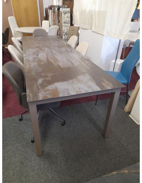 Déstockage Table extensible contemporaine ALISON 180 cm + 2 allonges 50 cm, plateau céramique DEKTON TRILIUM ép. 0.8 cm