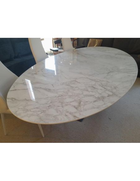 Déstockage Table ovale avec plateau en céramique DEKTON BERGEN, piétement design métal noir