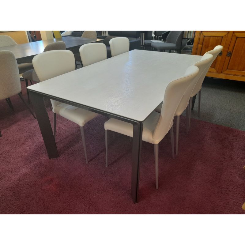 Déstockage Table de repas fixe CLASS 180 x 100 cm DEXO, plateau céramique oxide perle, piétement moka