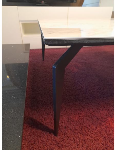 Déstockage Table basse en céramique DEKTON BERGEN L90xL90xH41cm, piétement métal époxy noir