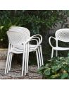 Chaise en polypropylène avec accoudoirs et dossier perforé ABBY CB2194