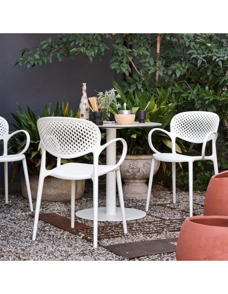 Chaise en polypropylène avec accoudoirs et dossier perforé ABBY CB2194