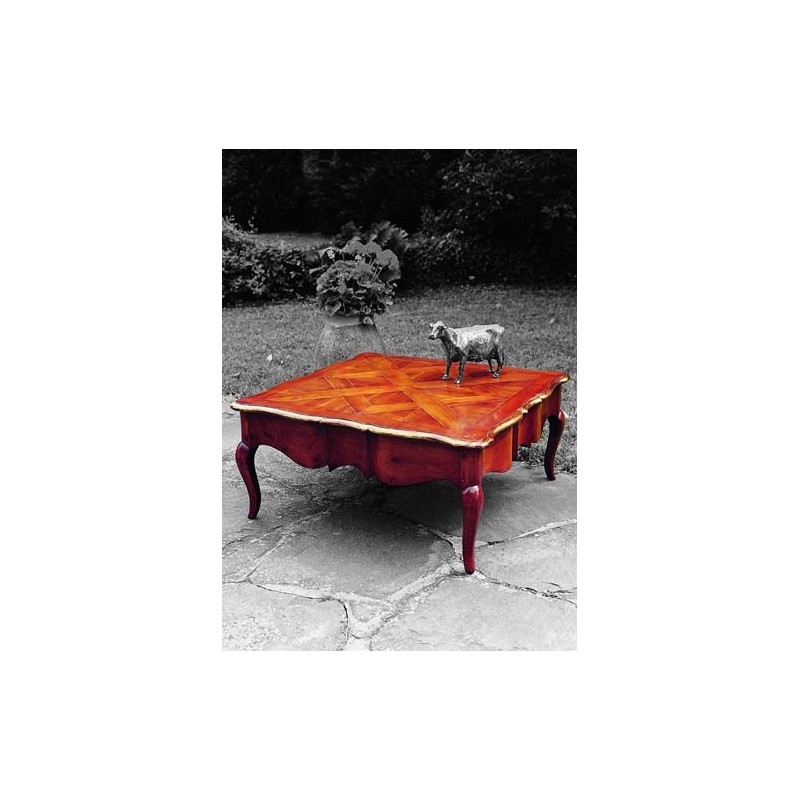 Table de salon, dessus parqueté