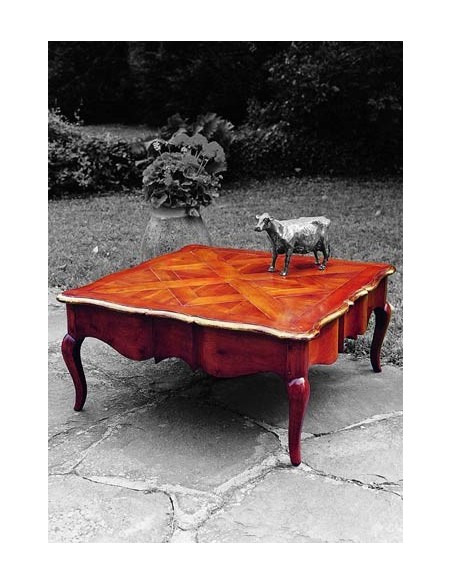 Table de salon, dessus parqueté