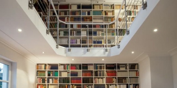 Le retour de la bibliothèque dans la décoration : atouts et éléments de déco